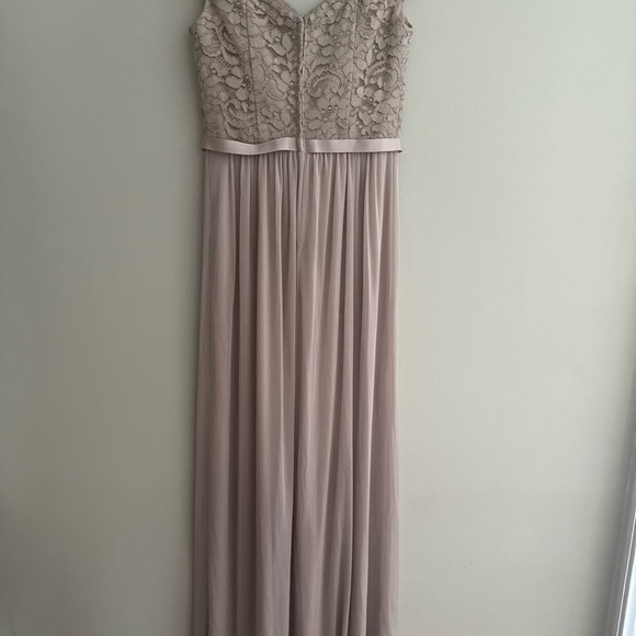 DAVID’S BRIDAL Lace and Mesh V-Neck Dress size 2 - Picture 3 of 4